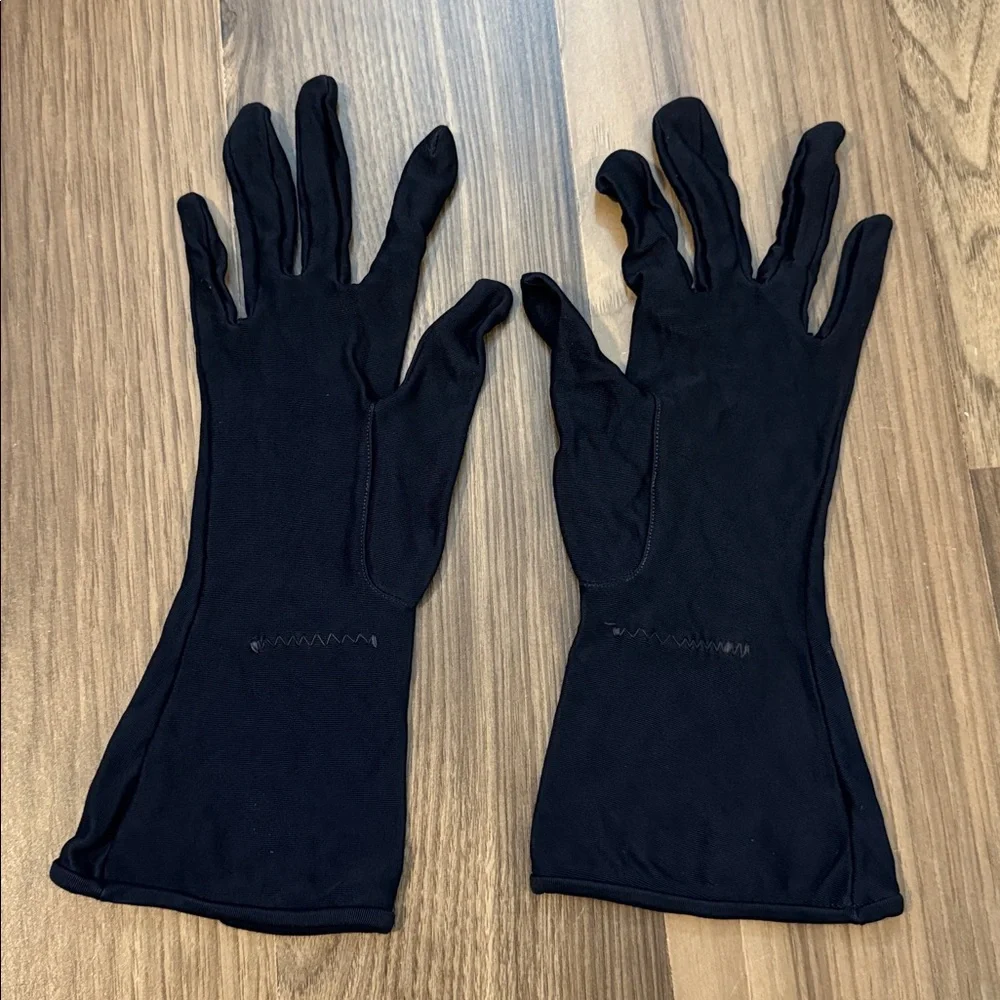 Van Raalte gloves typically